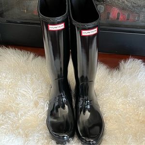 Knee high Hunter rain boots